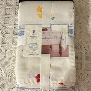 The Pioneer Woman - Wildflower Daisy Rectangular Tablecloth